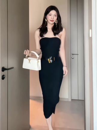 #辣妹风穿搭 #高级感穿搭 #约会穿搭 #女人味穿搭 #黑色连衣裙