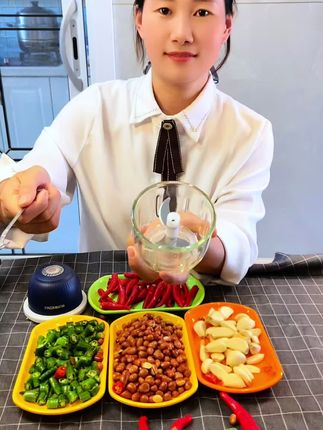 这款能绞大蒜辣椒,又能绞辅食,绞肉泥,绞花生碎的六页刀的料理机,太好用了!#电动料理机 #辅食机 #打蒜器