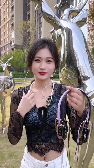 挂脖蓝牙耳机带麦 K 歌直播耳返变音 无线挂脖蓝牙耳机,带麦可 K 歌耳返,直播通话变音,通用便携 #蓝牙耳机 直播设备 #挂脖耳机