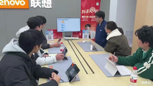 平板使用小课堂开始啦 平板小课堂开讲啦
零基础画画神器小新Pro GT带你飞!
分屏功能一边看教程一边画超方便
4096级压感触感细腻轻松画出层次感~
大家都说“终于不用羡慕别人的画作啦” #天禧AI一体多端 #联想天禧个人超级智能体 #联想AI小课堂 #联想课堂开课啦
