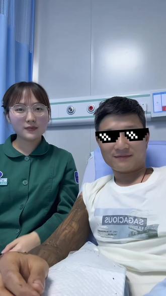 春夏蛇出没,被咬千万别乱治,荆门市人民医院急诊科专业蛇伤救治中心你值得信赖!急诊救治电话:0724-2633120 #蛇咬伤的急救方法 #急诊科普