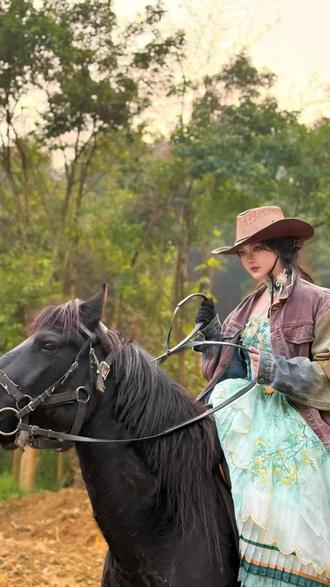 臣妾做驯马女之前是驯兽女#吃我一波lolita安利 #lolita #花与珍珠匣 #花与珍珠匣甄嬛传 #叶澜依