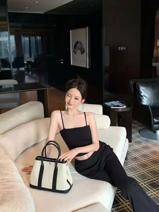 #拍照姿势 #女神 #今日穿搭 #时尚搭配服装 #黑色高级感穿搭