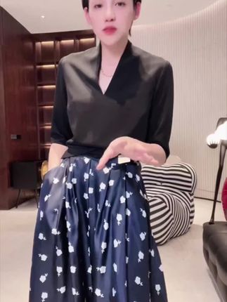 重磅真丝 写意印花拼接 春夏款半裙 Q0618#高级感穿搭 #气质穿搭 #裙子 #半裙 #半身裙