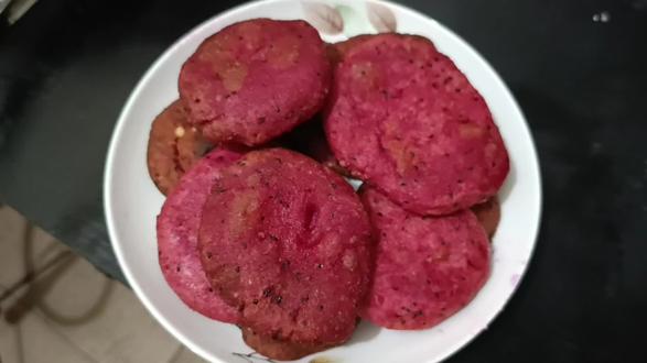 #我要上热门 适合夏季的一道火龙果粑粑,水果清甜和糯米米香混合经油炸,时刻跳动着味蕾#软糯香甜