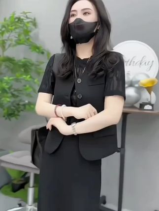 时尚气质显瘦三件套#优雅气质#时尚减龄#女人味十足#美搭尽显女神范