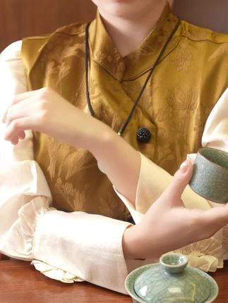 一盏清茶,一轮月#平安扣#和田玉#珠宝