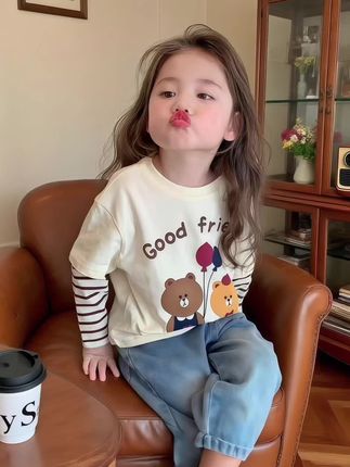 小熊的暖糯叠穿上衣,条纹袖边藏着秋意的细腻,在窗边的柔光里,把童真与秋的温柔都揉进了时光。#用基础款玩转一周穿搭#早秋韩系氛围感穿搭#最超前的入秋搭子出现了#早秋中性风穿搭#早秋松弛感穿搭@抖加🔥上热门🔥dou+🔥热点宝