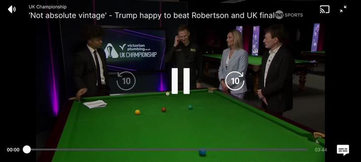 特鲁姆普6-3尼尔·罗伯逊进入英锦赛决赛后采访 “我觉得我的防守之类的还不错,但过于依赖对手犯错了,我更希望能通过长台进攻为自己打开局面,我这场的长台非常非常糟糕。”
“(额外的潜力)我觉得是有的,因为我相信自己。这就是你所能做的。到底有没有,我不知道。但只要你相信自己,你就总能激发出额外的潜力。所以我很高兴能再次进入决赛,这不是我的绝对巅峰状态,但我重新找回了前五六个赛季曾拥有过的决心和对自己的信念。”
“(进入决赛的心情)我想说我会很兴奋,但我输过太多决赛了,所以这次我一定要不惜一切代价把奖杯带回家。我不在乎会发生什么,除非决赛把我从球桌上拽下来。我一定要赢下这场。”
#斯诺克 #特鲁姆普 #英锦赛