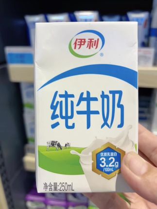 #我要上热门 家人们闭眼入!伊利无菌砖纯牛奶,严选优质奶源,原生高钙搭配丰富乳蛋白,整箱入手性价比拉满,学生成人的健康优选。#伊利纯牛奶 #纯牛奶 #仙女都在喝什么 #口感非常好