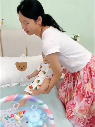 宝宝两个多月就可以玩的#脚踏琴 不仅可以锻炼宝宝下肢力量,练习手部抓握能力,还能听音乐,培养宝宝专注力,真是哄娃好帮手#自己玩的不亦乐乎 #宝宝玩具 #宝妈带娃解放双手