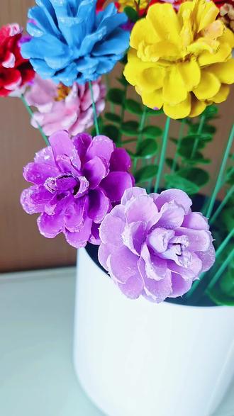 这样的一桶松果花束是不是很美呢
#手工爱好者