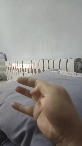 我研究出来给五根手指头,拍成四根的办法!#一般人不告诉他 #一个动作证明你学的专业 #谁能看出这有什么门道 #这手艺如今很少见了快失传了