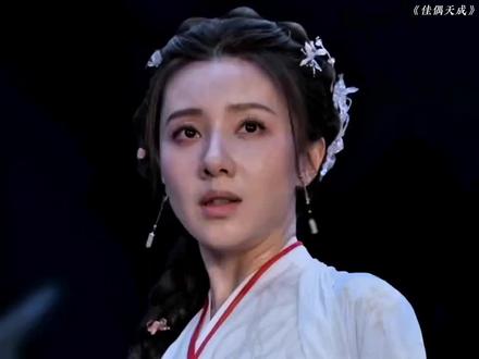 佳遇天成:辛湄被黑衣人偷袭深受重伤昏迷,陆千乔知道后灭了黑衣人,整个宗门