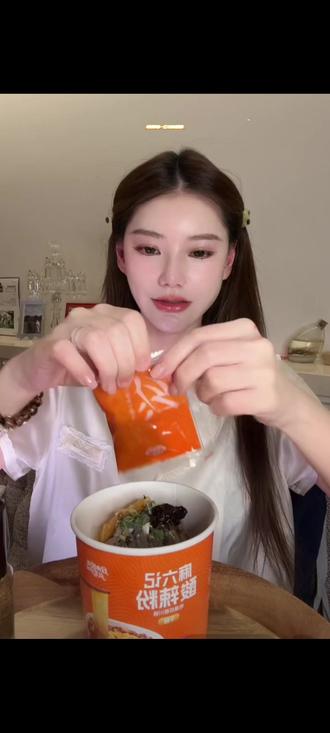 筱梅温柔善良内心强大 一直被黑还微笑面对,怀孕也不矫情,吃酸辣粉带货#马筱梅 #马筱梅mandy