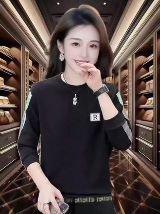 #卫衣穿搭 #高级感穿搭 #百搭上衣 #谁穿谁好看 #秋季新款