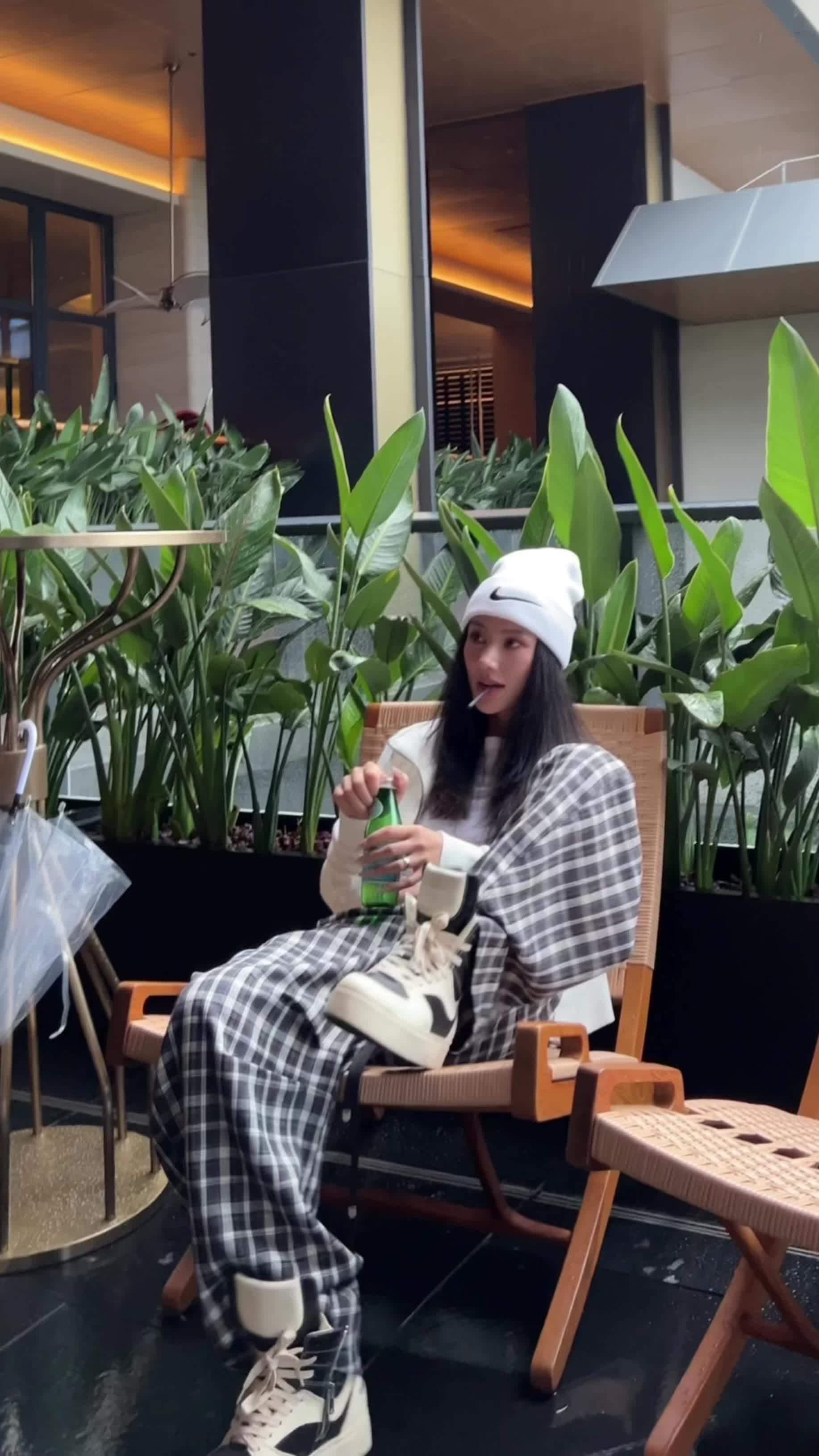 “幸福像尿裤子 别人都只看到了你尿裤子 只有你自己知道多温暖”#ootd穿搭 #慵懒风穿搭 #慢节奏 #穿搭日记