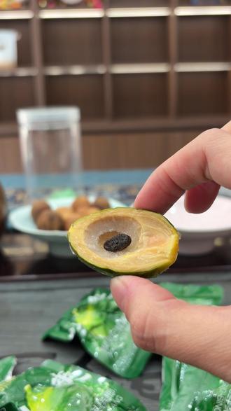 有点清爽有点上头 郝果记这个鲜果槟榔尺度拿捏刚刚好,甜度适中,劲也刚好,有点上头,微醺的感觉就来了,劲不过大到让人不舒服👍👍👍#鲜果槟榔 #创作者扶持计划 #槟榔果好吃 #创作人计划 #荆州