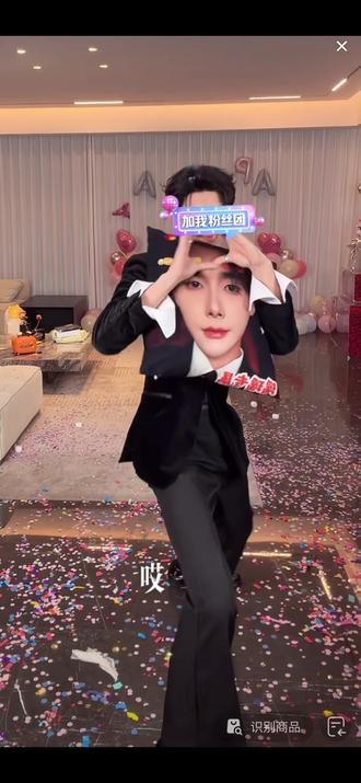 妹妹真好看,艾喜也是个男的 感谢妹妹对喜子的照顾,一直在默默捧哏
#龙浩天妹妹 #艾喜 #抽象 #油腻舞
@艾喜❄️-龙浩天男团