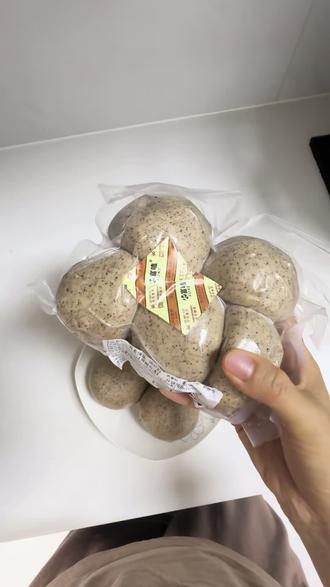 5个荞麦馒头才不到5块钱 纯荞麦面不含白面 也没有油盐糖特别适合老年人吃,还特别顶饱 身材管理器的小姐妹们也要安排上哦#荞麦馒头 #粗粮馒头 #馒头 #粗粮 #真实分享