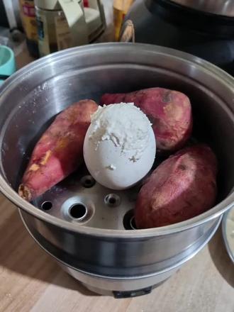 老铁们怎么蒸花椒蒸鹅蛋才不会爆呢