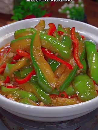 河南农家现摘青茄子,你有吃过这个青茄子吗?这个茄子肉质细腻,不管是生吃,烤着吃还是炒菜吃都好吃 #新鲜现摘 #青茄子 #快来一起尝个鲜 #优质农产品 #茄子