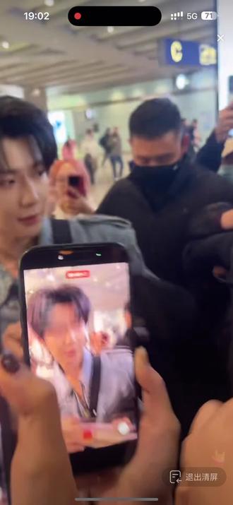 现场的姐妹真是尽力了#普普#机场#郝熠然