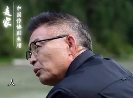 #茅盾文学奖得主麦家:
别怕慢,别怕绕,
只要没停,你就没输。
#人生感悟 #人生智慧 #困境
