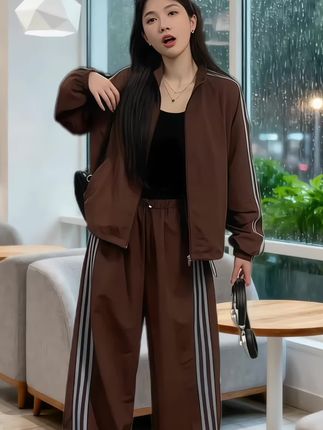 秋冬户外穿搭首选!女款宽松冲锋衣+阔腿裤两件套,防风防水面料适配跑步登山,利落剪裁显高显瘦,高级配色衬肤色,通勤运动皆可穿,舒适与颜值并存。多色可选#时尚穿搭时尚穿搭时尚 #穿出高级感 #高级感穿搭 #时尚气质穿搭 #通勤搭配