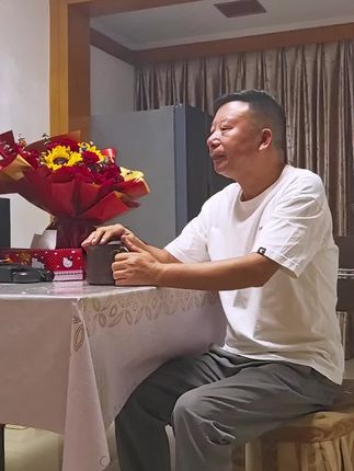 歌曲感人,难怪这么火#想你一次落泪两行 #情感共鸣 @抖音创作小助手