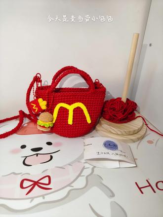 麦当劳小包包(附图解)
线材🧵:@小毛团家居旗舰店 ,空心棉
用线及色号:中国红*1
钩针🪡:4.0mm
#麦当劳包包钩织 #麦当劳包包 #包包图解 #空心棉 #空心棉线