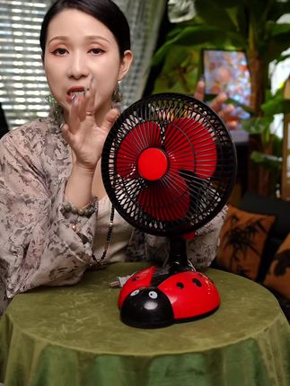 Q超节能的红色复古小风扇!在家用在办公使用都方便!! 座式电风扇小风扇自动摇头扇学生寝室办公室家用静音#无限回购的宝藏单品 #夏日降温必备神器 #男士神仙单品 #夏日出游包显眼的 #风扇