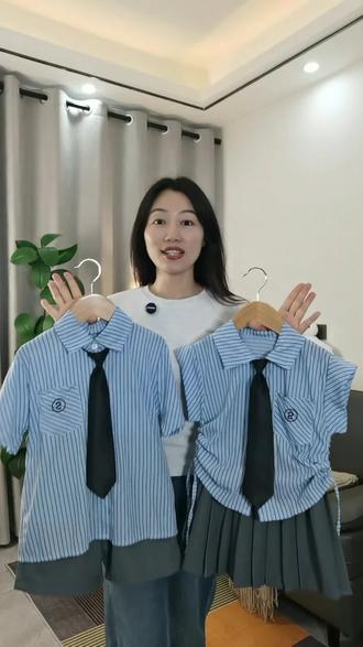 六一演出服要提前备好,这一套设计感十足的学院风小套装,款式简约又时尚,六一穿完平时也可以穿哦,而且非常有性价比#六一演出服 #六一儿童节 #六一儿童节礼物 #学院风套装 #童装