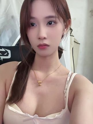 #吊带 #清纯甜美 不这么穿可惜耶