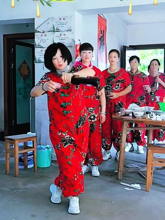 #老玩童的快乐 #开心姐妹欢乐多 #喝多了姐妹们一起发酒疯#小助手