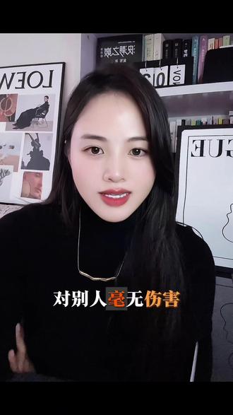 分裂样人格障碍——尼采 他们想用最大的善意对待世界,可维持良善太费能量了——要么得照顾别人,要么得对抗恶。偏偏大多数人又很蠢,分不清好坏。这种矛盾,造就了分裂样人格典型的“爱人又厌人”:爱的是人本身,厌的是蠢和恶。#认知#心理#分裂样人格障碍 #人格 #尼采