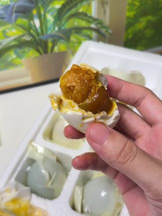 #双蛋黄咸鸭蛋 #太好吃了 #这个真的太好吃了 #咸鸭蛋 #流油海鸭蛋