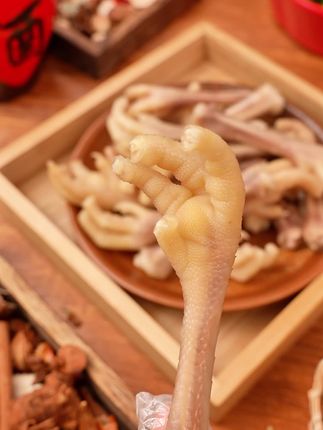 现在大家都开始吃草鸡爪了#美食 #追剧小零食 #好吃到停不下来