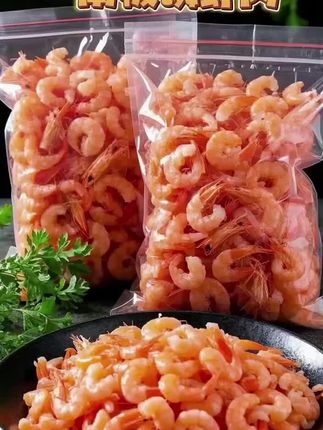 来自南极纯净海域的馈赠,南极磷虾肉登场!这些小家伙生长在冰冷澄澈的海水里,汲取着海洋的天然养分。每一颗虾肉都饱满紧致,色泽自然。它们富含蛋白质、矿物质和虾青素 ,是当之无愧的营养担当。不管是用来煮汤,让汤汁瞬间变得浓郁鲜甜;还是与蔬菜一起炒制,碰撞出营养与美味的火花,它都能轻松胜任,满足你对美食的想象!#虾仁 #海鲜美食 #海鲜干货 #海鲜美食 #美食