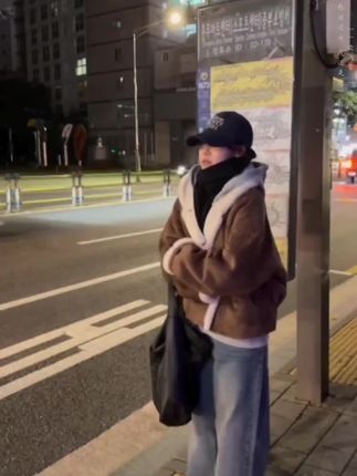 期待秋冬#穿搭 #许我耀眼许妍 #秋冬穿搭新鲜感在线 #许妍穿搭  #韩系穿搭@巨量千川