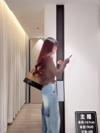 EK高级老钱风排扣翻领羊毛针织衫女秋季新款修身显瘦刺绣上衣#针织衫 #翻领针织女装 #通勤搭配 #女神穿搭 #穿搭分享