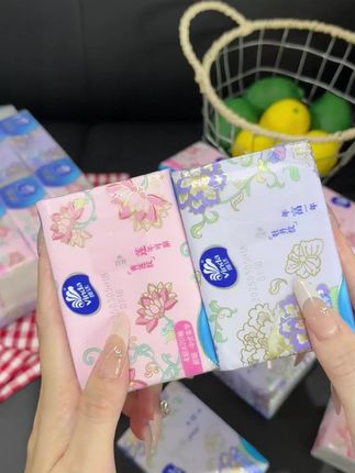 哇!维达新出的中式美学plus版手帕纸,每包有20抽的,带出门用刚刚好,真的太懂我们女孩子了!#手帕纸#抽纸#维达#纸巾 #维达手帕纸