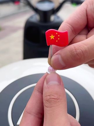 国庆节快到了,红旗小摆件安排起来,放在车里家里办公室都特别特别合适#车载摆件 #红旗摆件 #创意摆件 #国庆