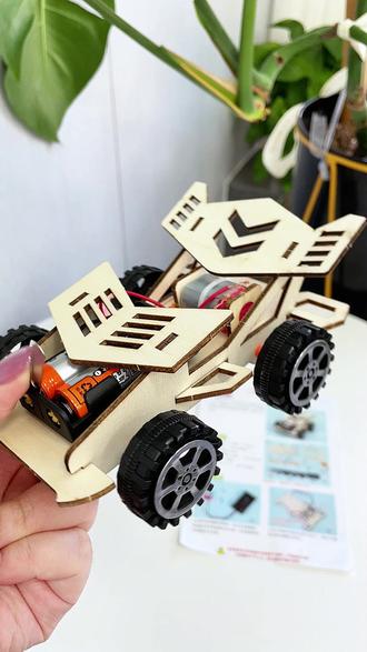 可以让孩子放下手机的科学实验小手工 让孩子亲手制作出来的小赛车,锻炼动手能力,又能玩又能学到知识原理#科技小制作,#动手动脑激发孩子好奇心,又能学到物理科学知识。#科学类玩具制作#物理科学#科学实验