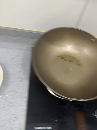 刚刚吃完饭 开始刷锅洗碗