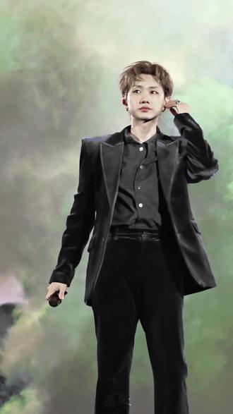 绿色真的很显白,红色真的很适合结婚🤭#变装 #你愿意吗 #汪苏泷 #帅 #西装杀