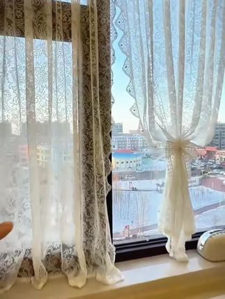 飘窗免打孔蕾丝纱帘,梦幻隔断帘飘窗内开窗专用免打孔魔术贴钉珠法式蕾丝纱帘窗帘门帘隔断帘梦幻家人们,喜欢梦幻风格的看这里哟。这款飘窗内开窗专用的蕾丝纱帘,用魔术贴免打孔安装,很方便。可以当窗帘,也能做隔断帘,放在家里超美的。