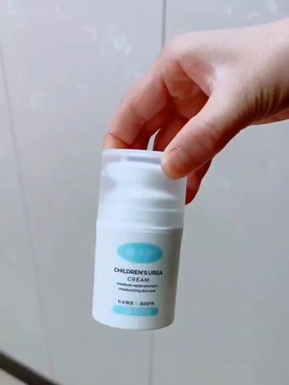 小朋友脸上胳膊腿上有颗颗粒粒皮肤粗糙一定要尽早用起来哟!#母婴好物 #希望可以帮助到你 #鸡皮肤 #儿童面霜 #尿素霜