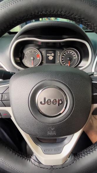 吉普自由侠保养灯归零。