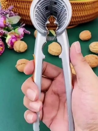 喜欢吃核桃的,一定要用专业的开口器,大小坚果都能用~~~#多功能核桃夹 #核桃夹 #核桃开口器 #创作灵感 #实用好物